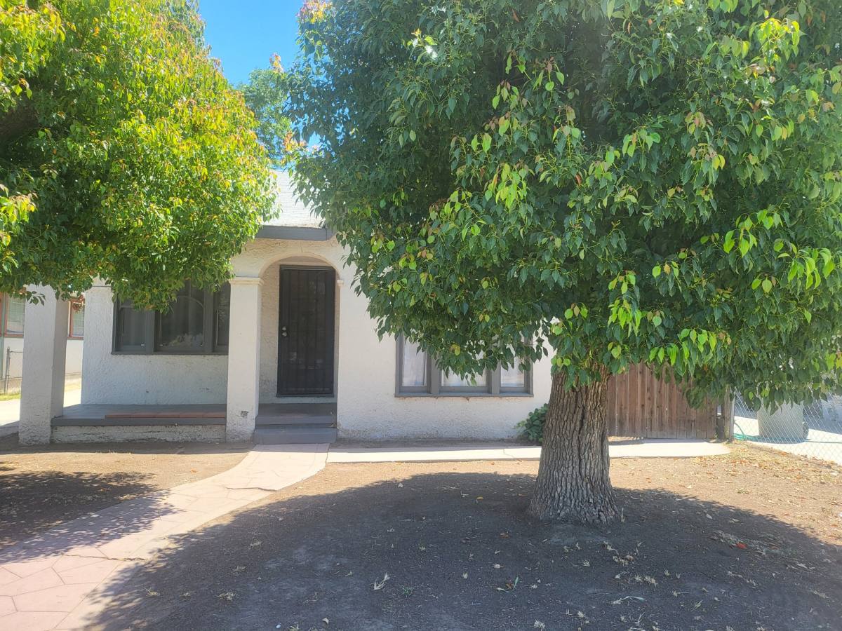 House for rent at 432 S Bridge St, Visalia, CA 93277