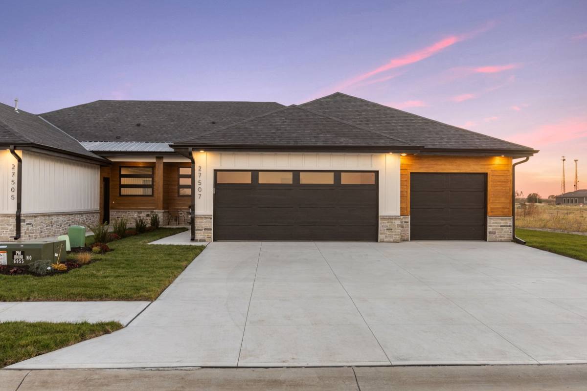 Townhouse for rent at 27507 Heron St, Valley, NE 68064