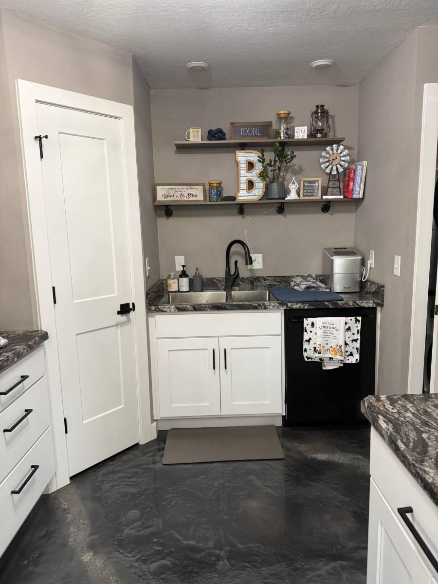 House for rent at 4424 Benton St NE, Cedar Rapids, IA 52402