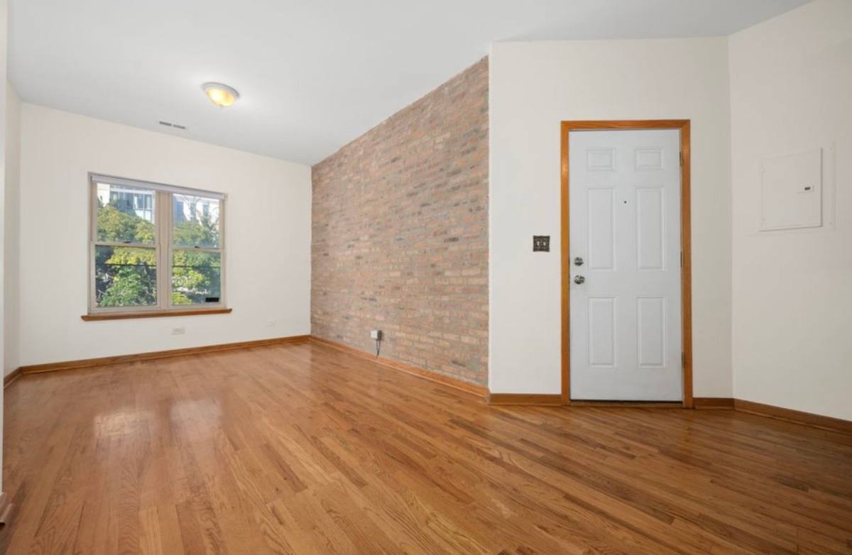 Apartment for rent at 1167 E 61st St, Chicago, IL 60637