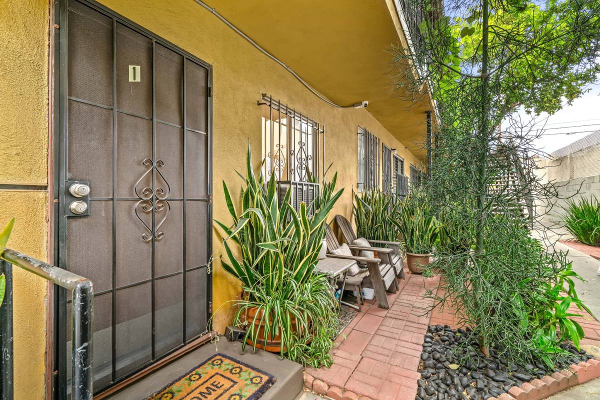Apartment for rent at 826 S Grand View St #1, Los Angeles, CA 90057