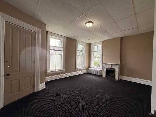 Apartment for rent at 437 W Walnut St #1, Kalamazoo, MI 49007