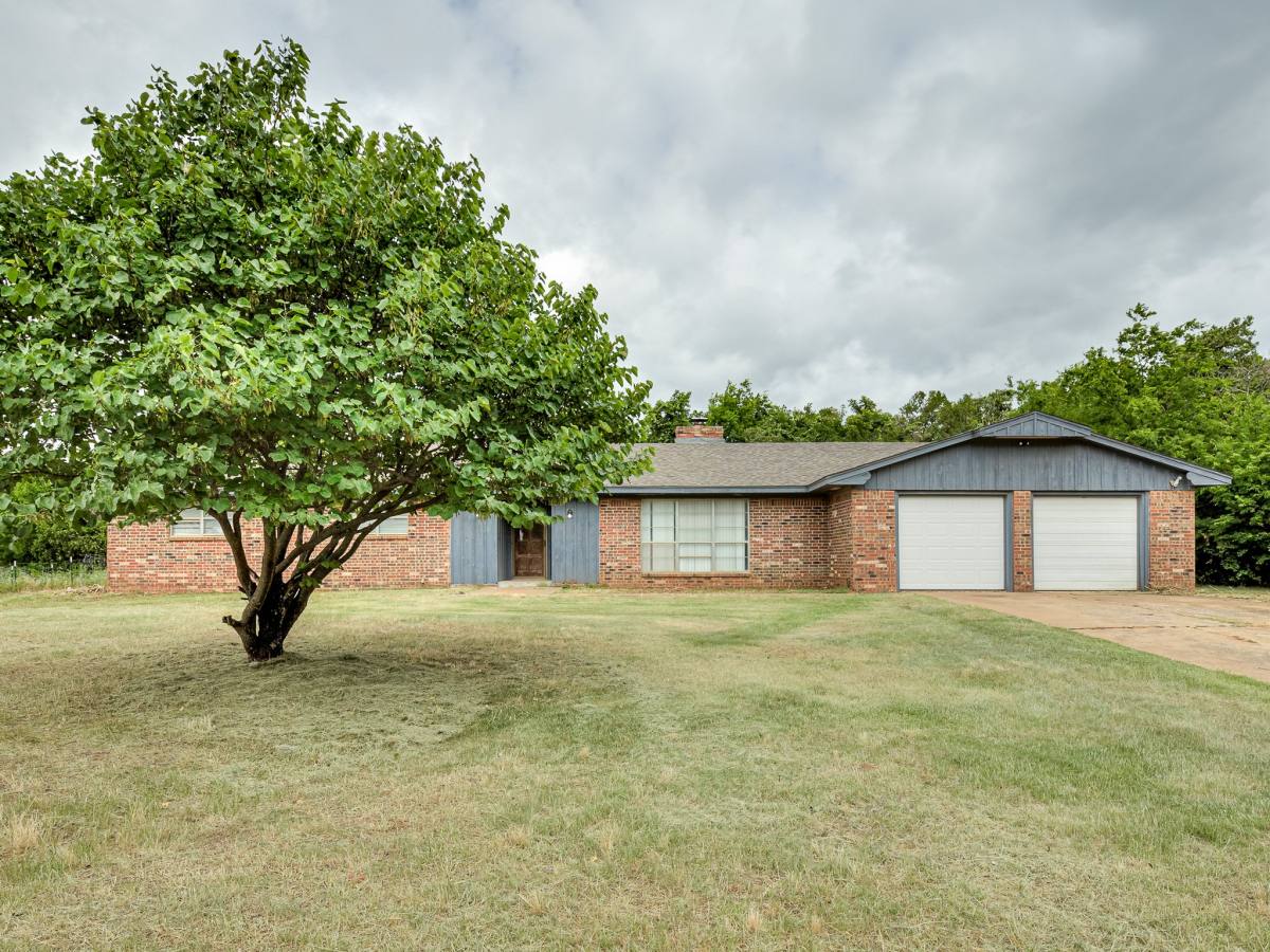 House for rent at 27115 Western Ave, Washington, OK 73093