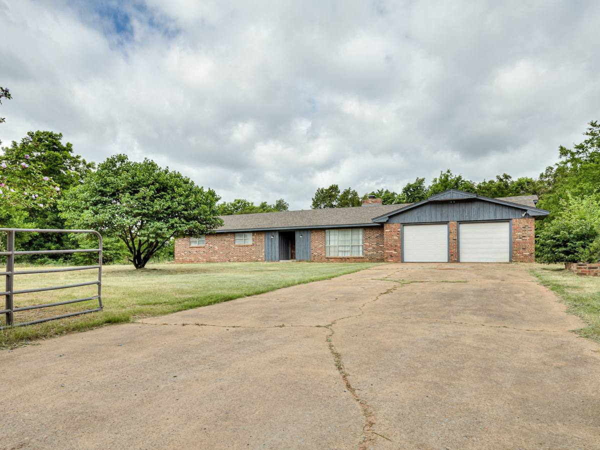 House for rent at 27115 Western Ave, Washington, OK 73093
