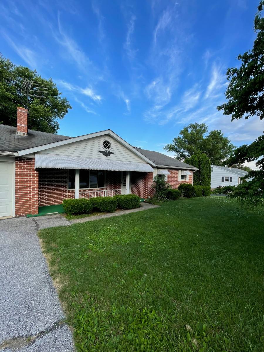 House for rent at 218 Cardinal Dr, Shrewsbury, PA 17361