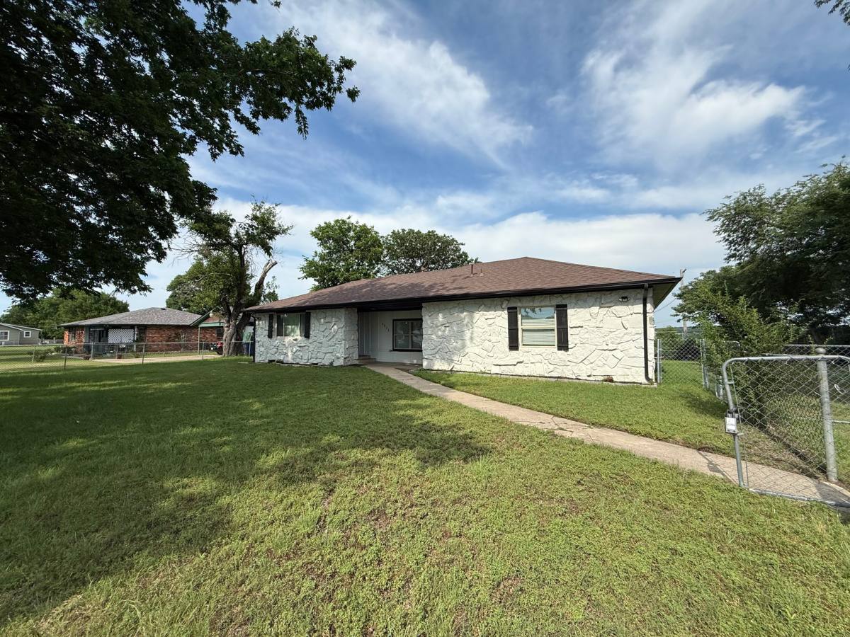 House for rent at 6033 S 31st W Ave, Tulsa, OK 74107