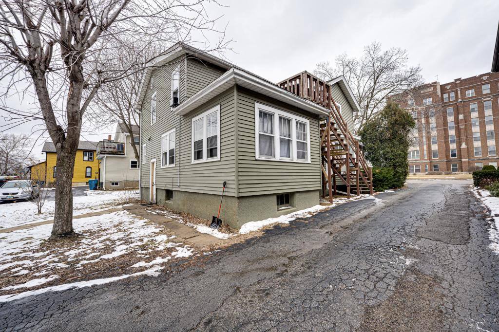 House for rent at 426 N Lake St, Aurora, IL 60506