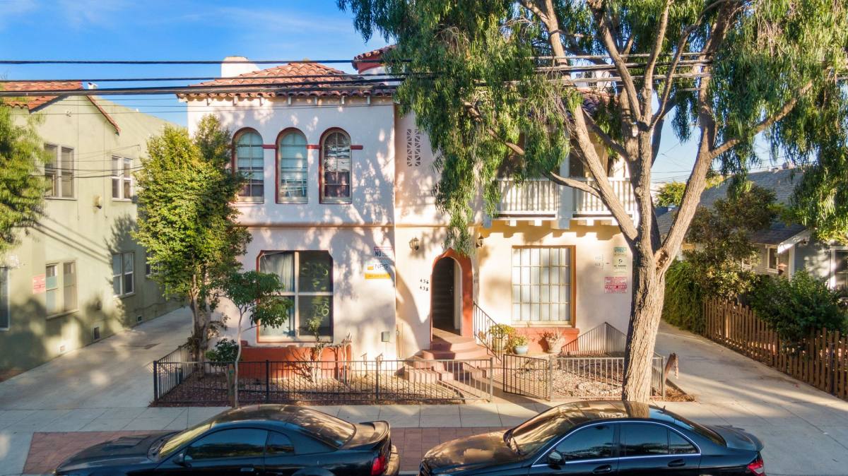 Apartment for rent at 432 Walnut Ave, Long Beach, CA 90802