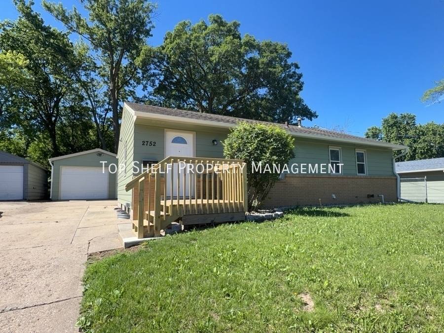 House for rent at 2752 Holcomb Ave, Des Moines, IA 50310