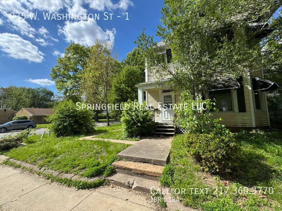 Apartment for rent at 935 W Washington St #1, Springfield, IL 62704
