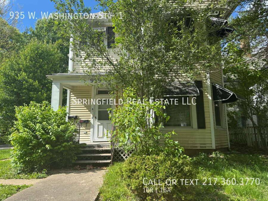 Apartment for rent at 935 W Washington St #1, Springfield, IL 62704