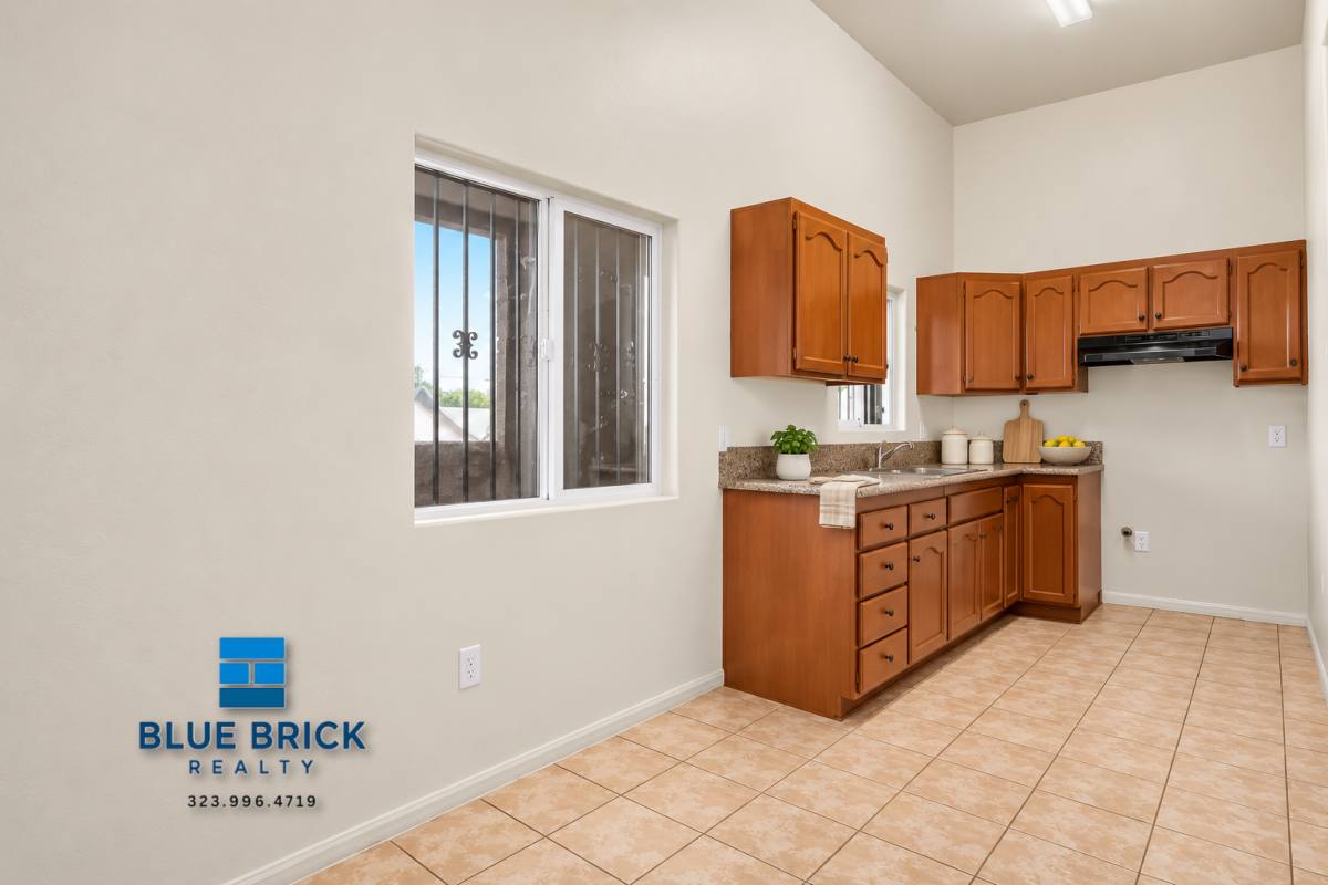 Apartment for rent at 5869 S Figueroa St #4, Los Angeles, CA 90003