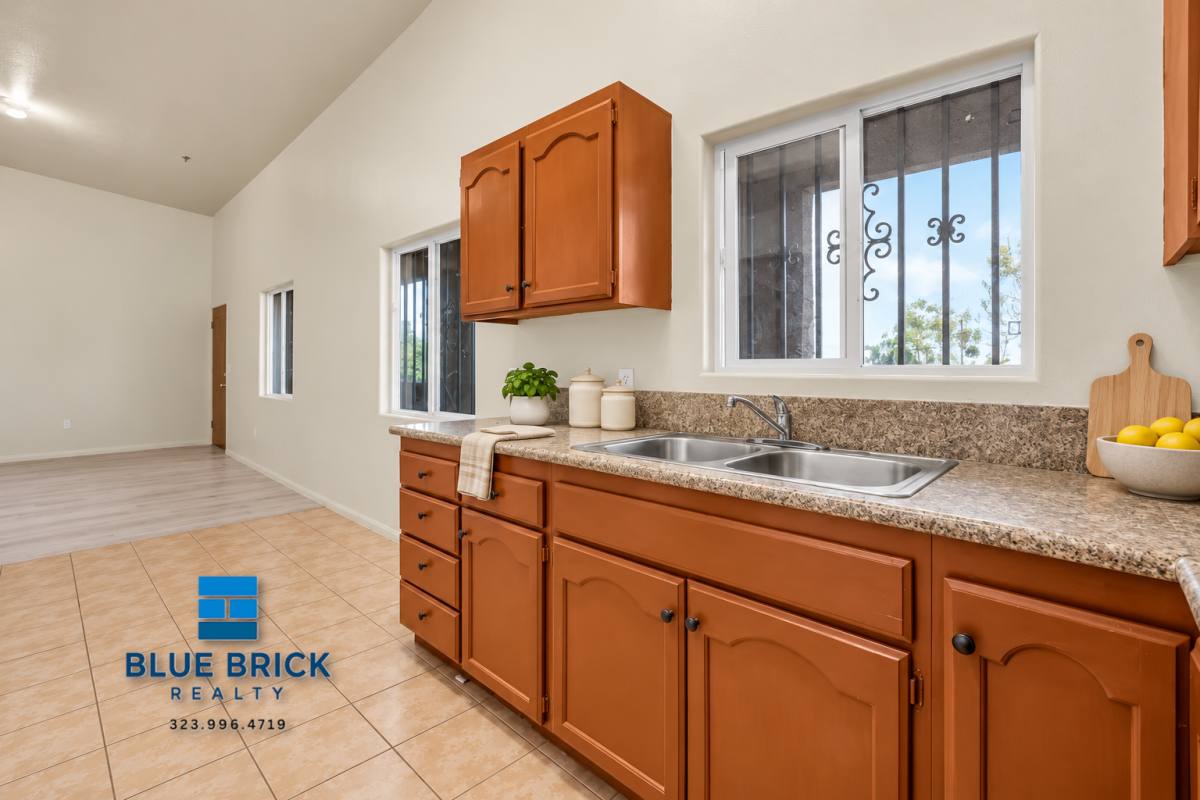 Apartment for rent at 5869 S Figueroa St #4, Los Angeles, CA 90003