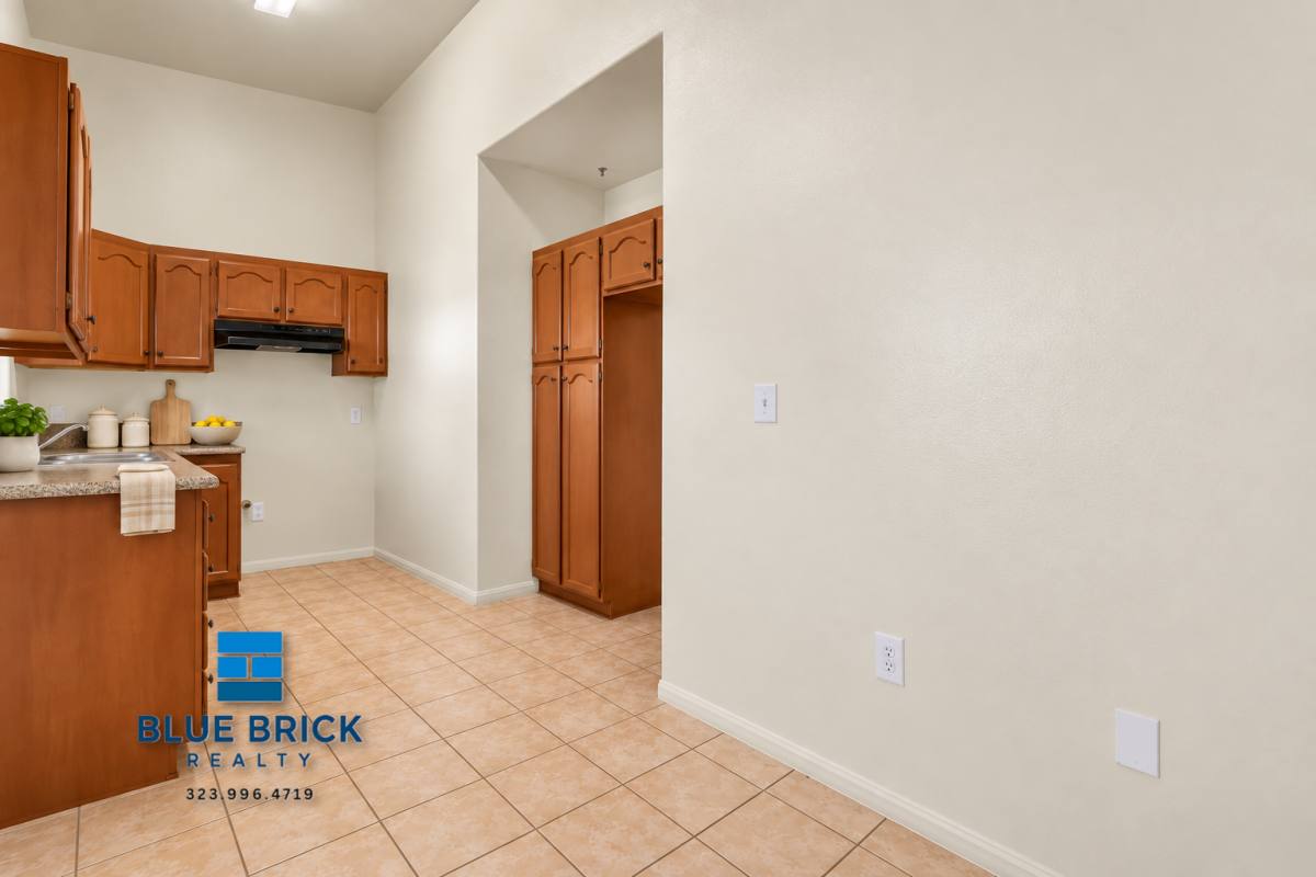 Apartment for rent at 5869 S Figueroa St #4, Los Angeles, CA 90003