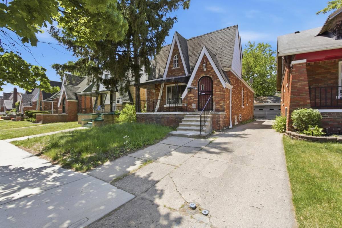 House for rent at 15087 Pinehurst St, Detroit, MI 48238