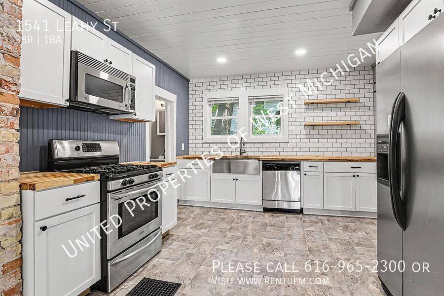Apartment for rent at 1541 Leahy St, Muskegon, MI 49442