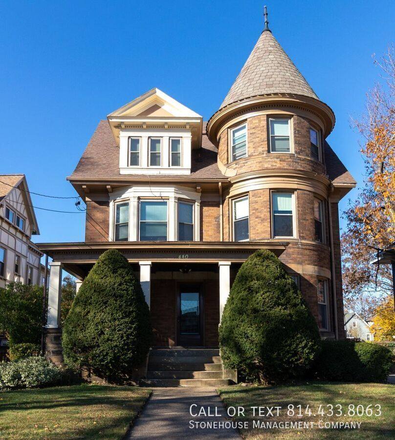 Apartment for rent at 440 W 10th St #3, Erie, PA 16502