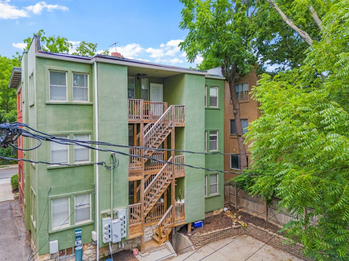 Apartment for rent at 815-817 E 42nd St, Kansas City, MO 64110