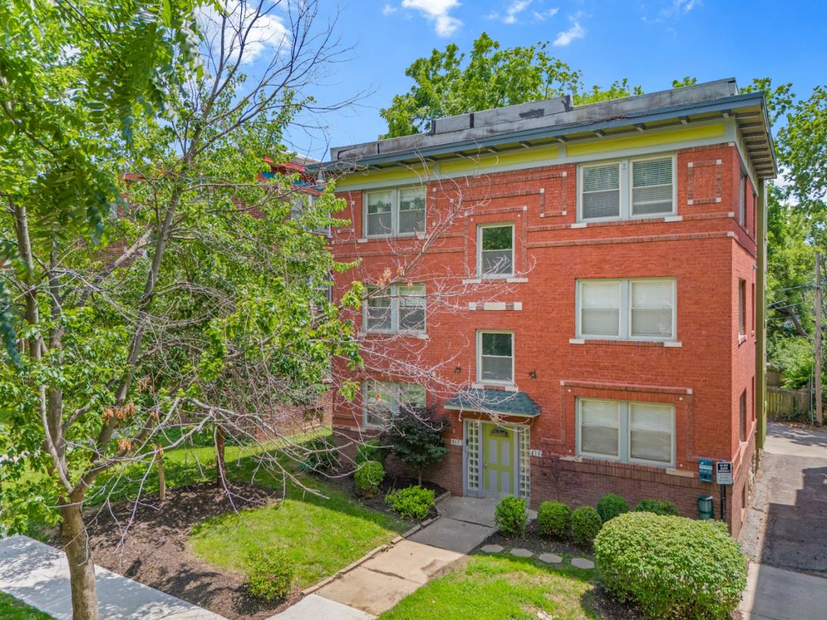 Apartment for rent at 815-817 E 42nd St, Kansas City, MO 64110