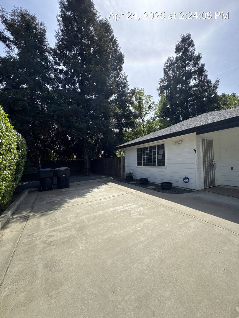 Apartment for rent at 1825 - 1827 E Cambridge, Visalia, CA 93292