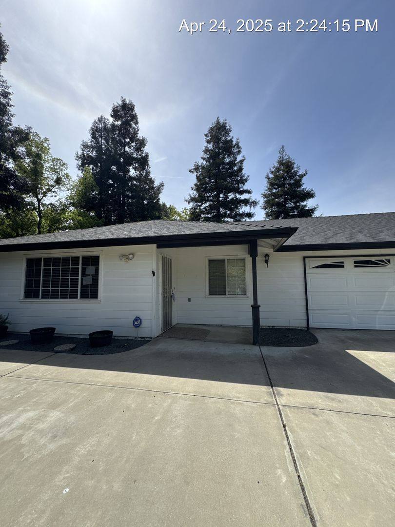 Apartment for rent at 1825 - 1827 E Cambridge, Visalia, CA 93292