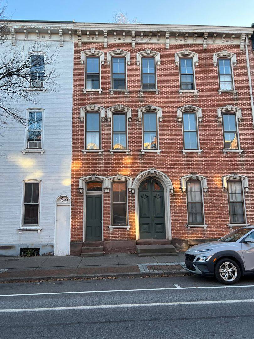 Apartment for rent at 146 W High St, Carlisle, PA 17013