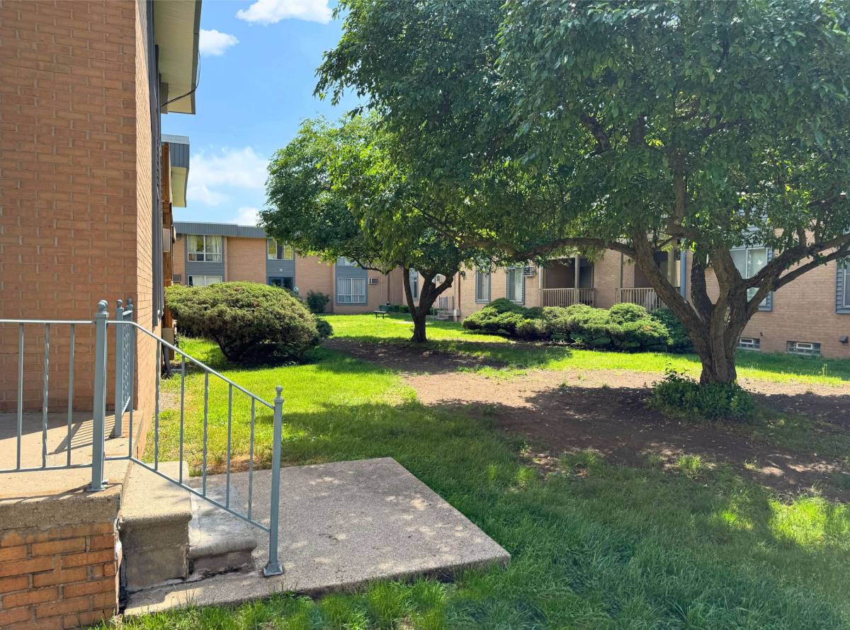Apartment for rent at 2200 Berkley Ave, Berkley, MI 48072