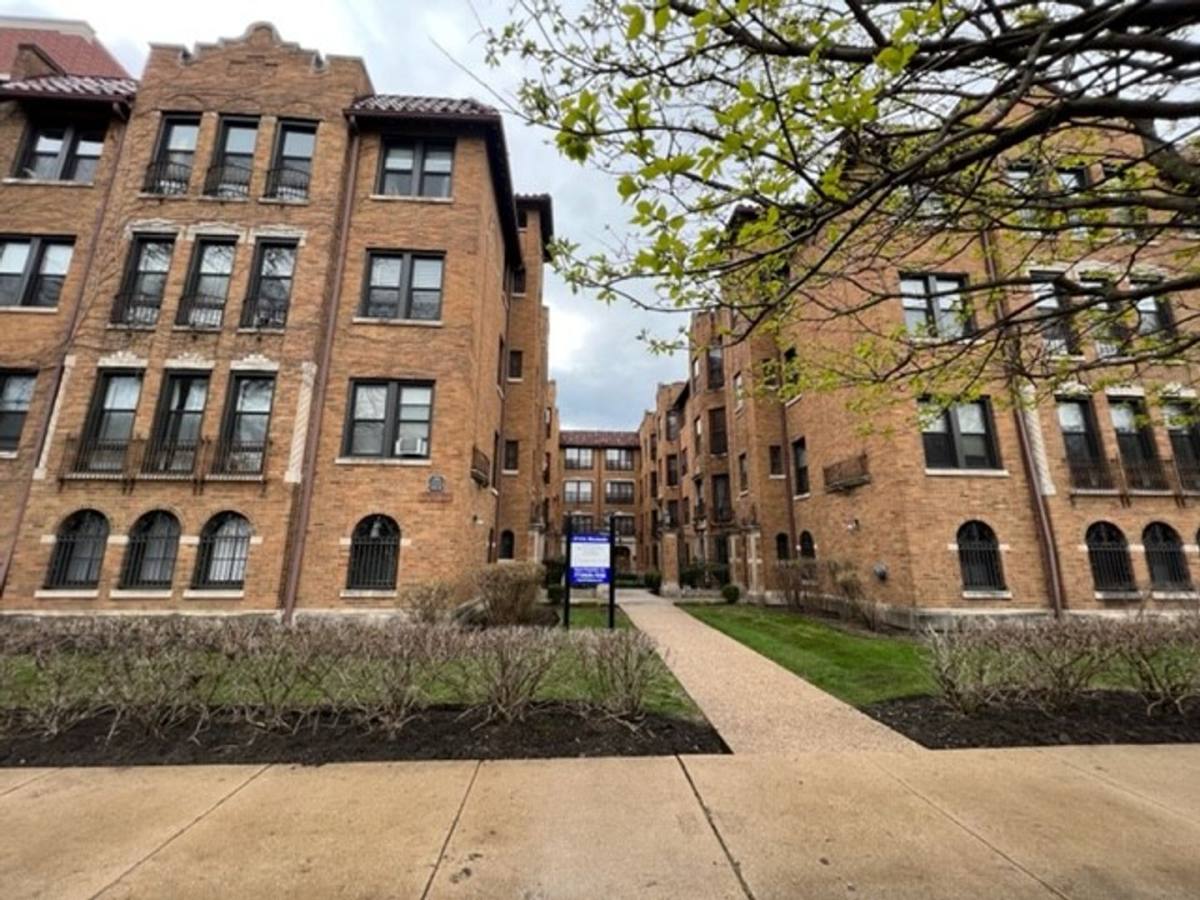 Apartment for rent at 4715-23 N Winchester Ave, Chicago, IL 60640