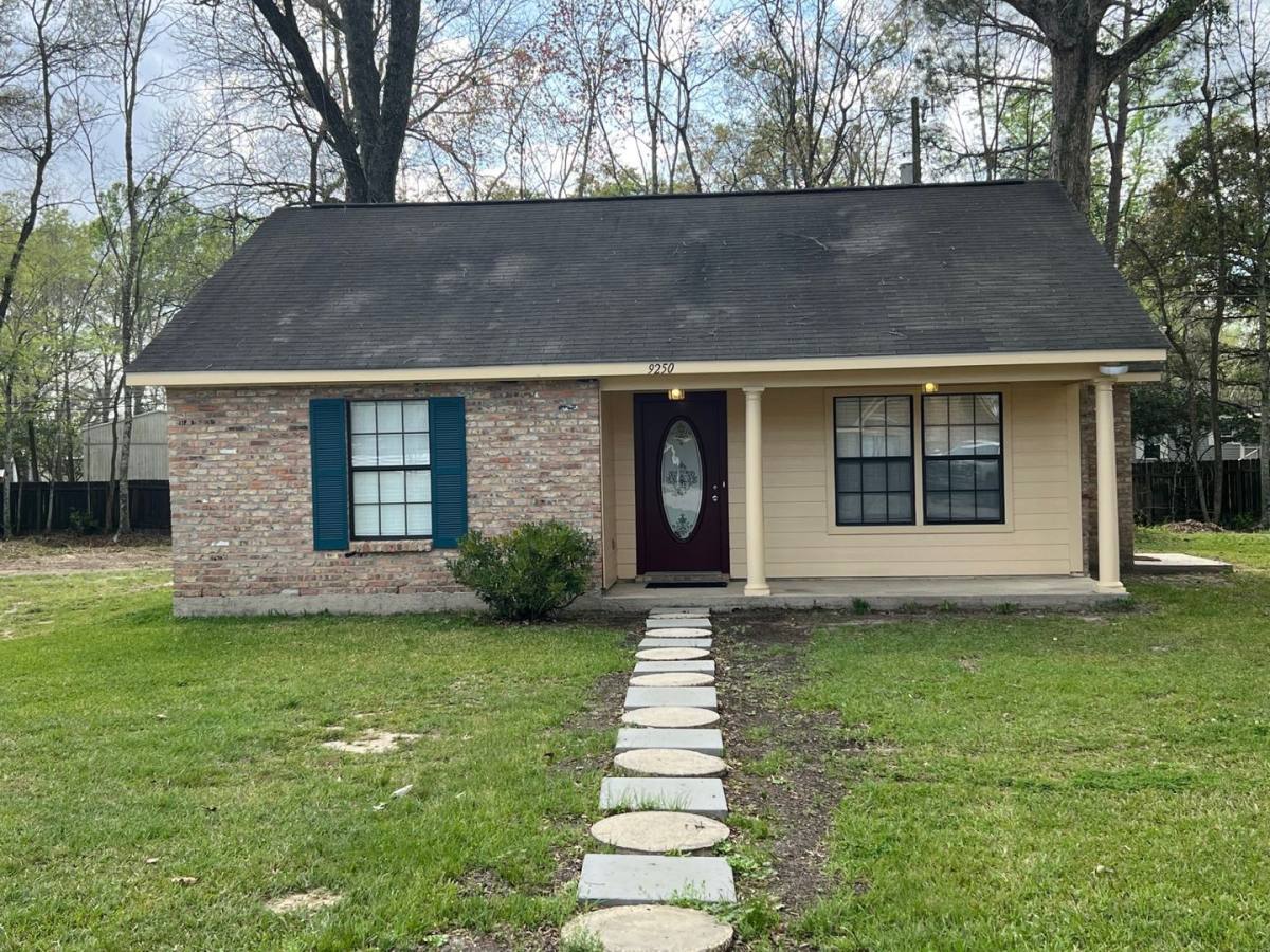 House for rent at 9250 Lockhart Rd, Denham Springs, LA 70726