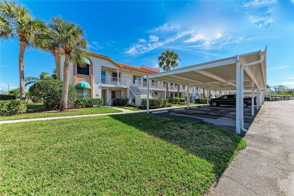 Condo for rent at 4366 Madeira Court, Sarasota, FL 34233