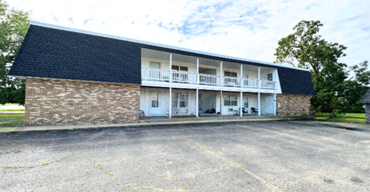 Apartment for rent at 807 811 11th St, Charles City, IA 50616