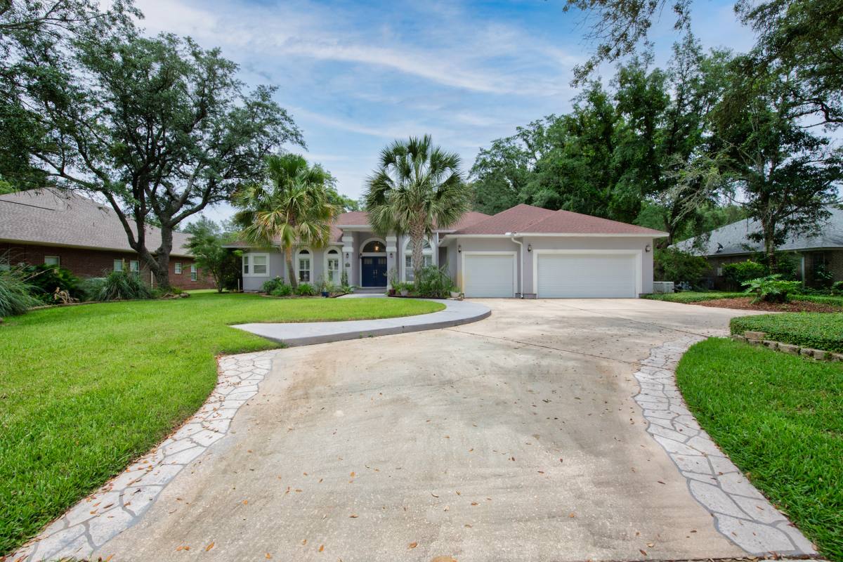 House for rent at 2760 Pebble Beach Dr, Navarre, FL 32566