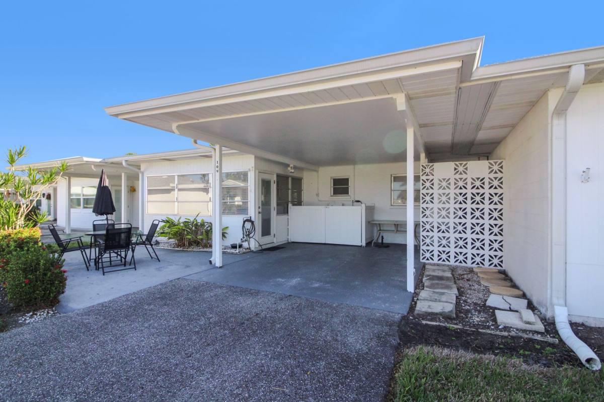 Apartment for rent at 109 E Field Ave, Venice, FL 34285