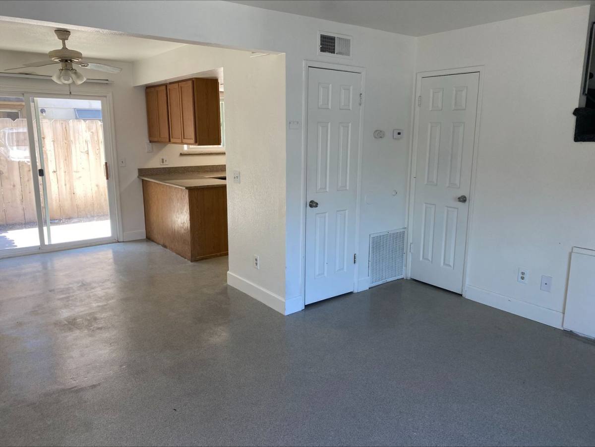 Apartment for rent at 1923-1933 Shadowbrook Dr, Merced, CA 95348