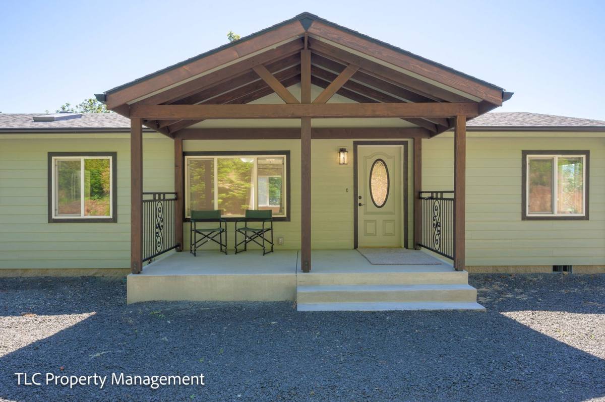 House for rent at 76848 London Rd, Cottage Grove, OR 97424