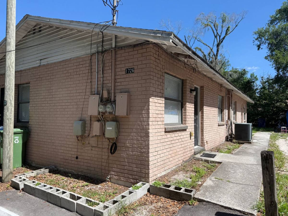 Apartment for rent at 1726 E Idell, Tampa, FL 33604