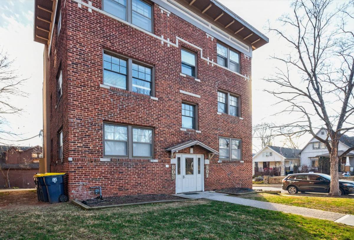 Apartment for rent at 801-807 E 42nd St, Kansas City, MO 64110