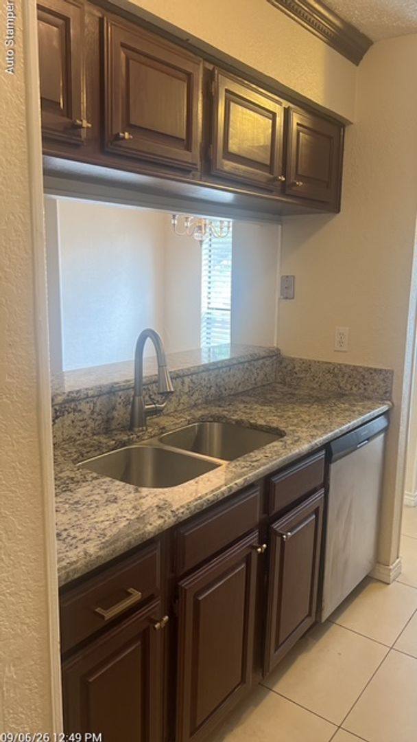 Condo for rent at 1901 Cloisters Dr, Arlington, TX 76011