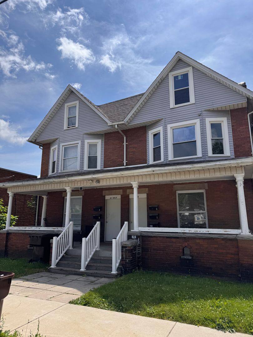 Apartment for rent at 621 623 S Irvine Ave, Sharon, PA 16146
