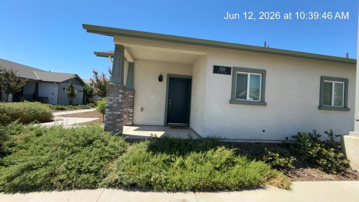 Apartment for rent at 510 S Summit St, Visalia, CA 93292