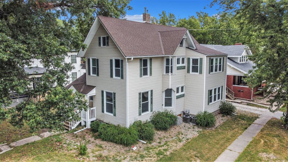 Apartment for rent at 260 S 27th St, Lincoln, NE 68510