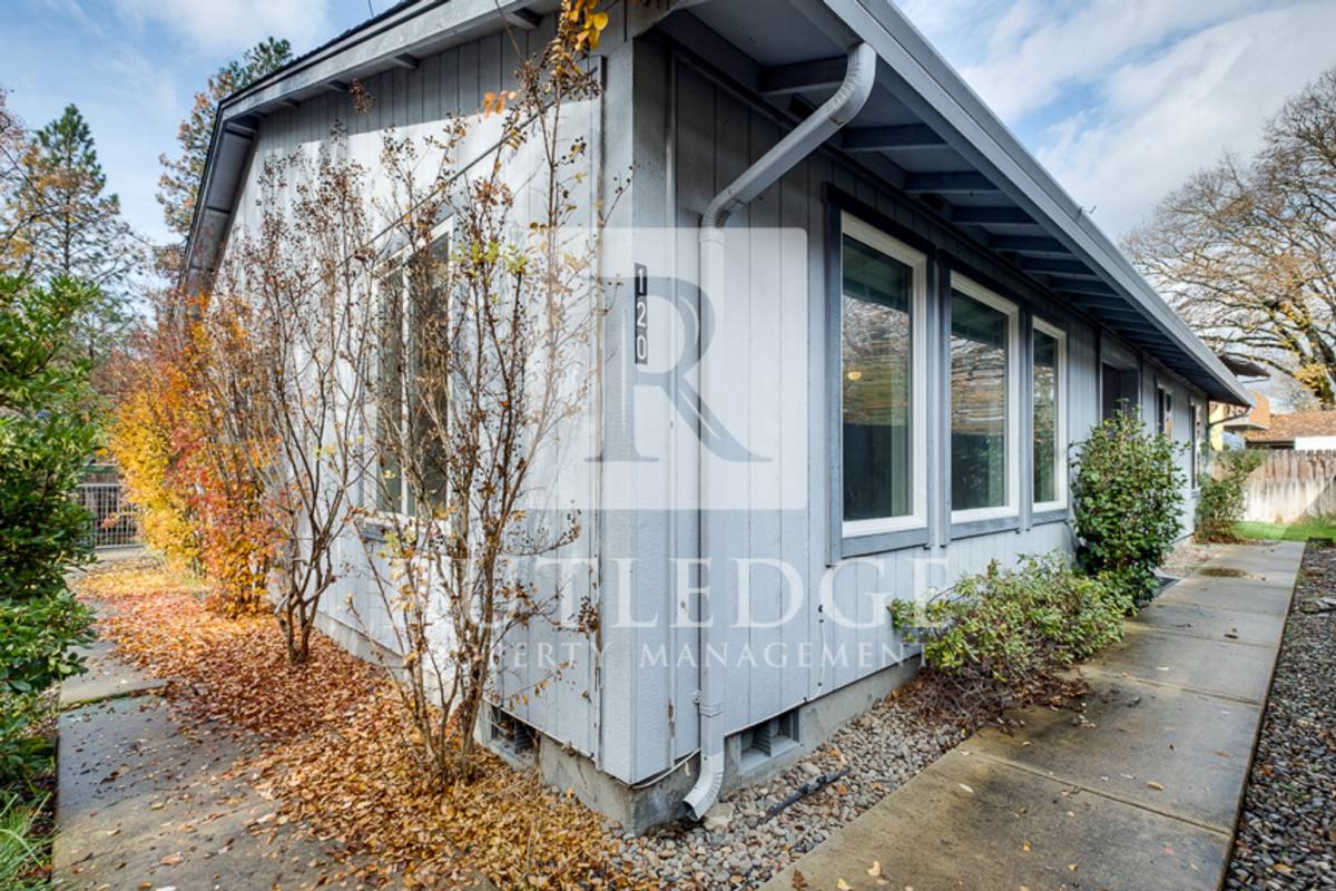 House for rent at 120 Mallory Lane, Shady Cove, OR 97539