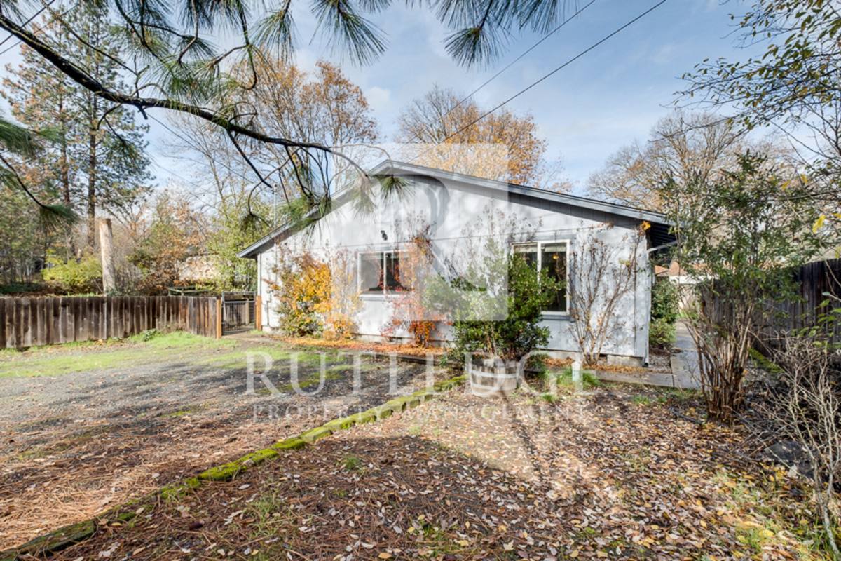 House for rent at 120 Mallory Lane, Shady Cove, OR 97539