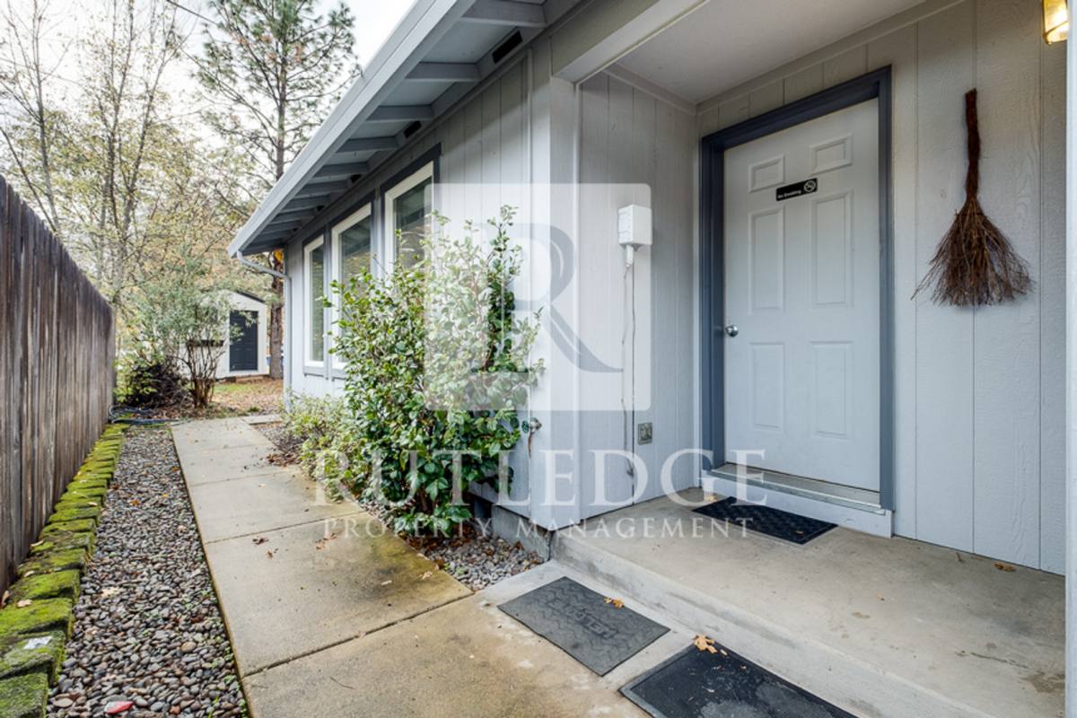 House for rent at 120 Mallory Lane, Shady Cove, OR 97539