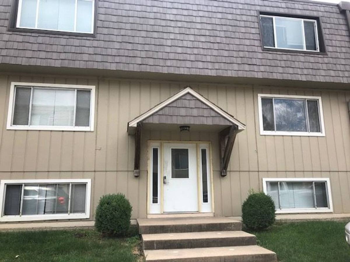 Apartment for rent at 618 S Van Buren, Iowa City, IA 52240