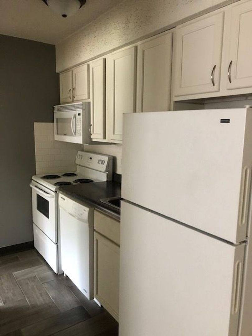 Apartment for rent at 618 S Van Buren, Iowa City, IA 52240