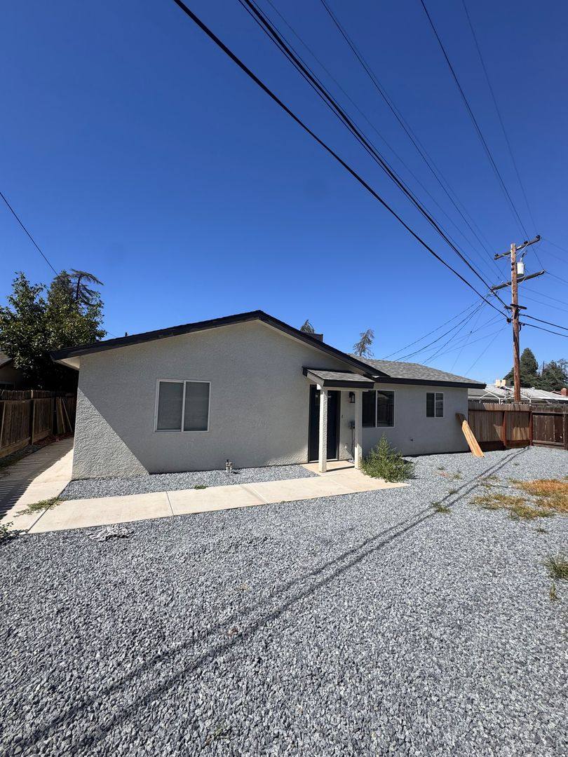 House for rent at 3874 E Ashlan Ave, Fresno, CA 93726