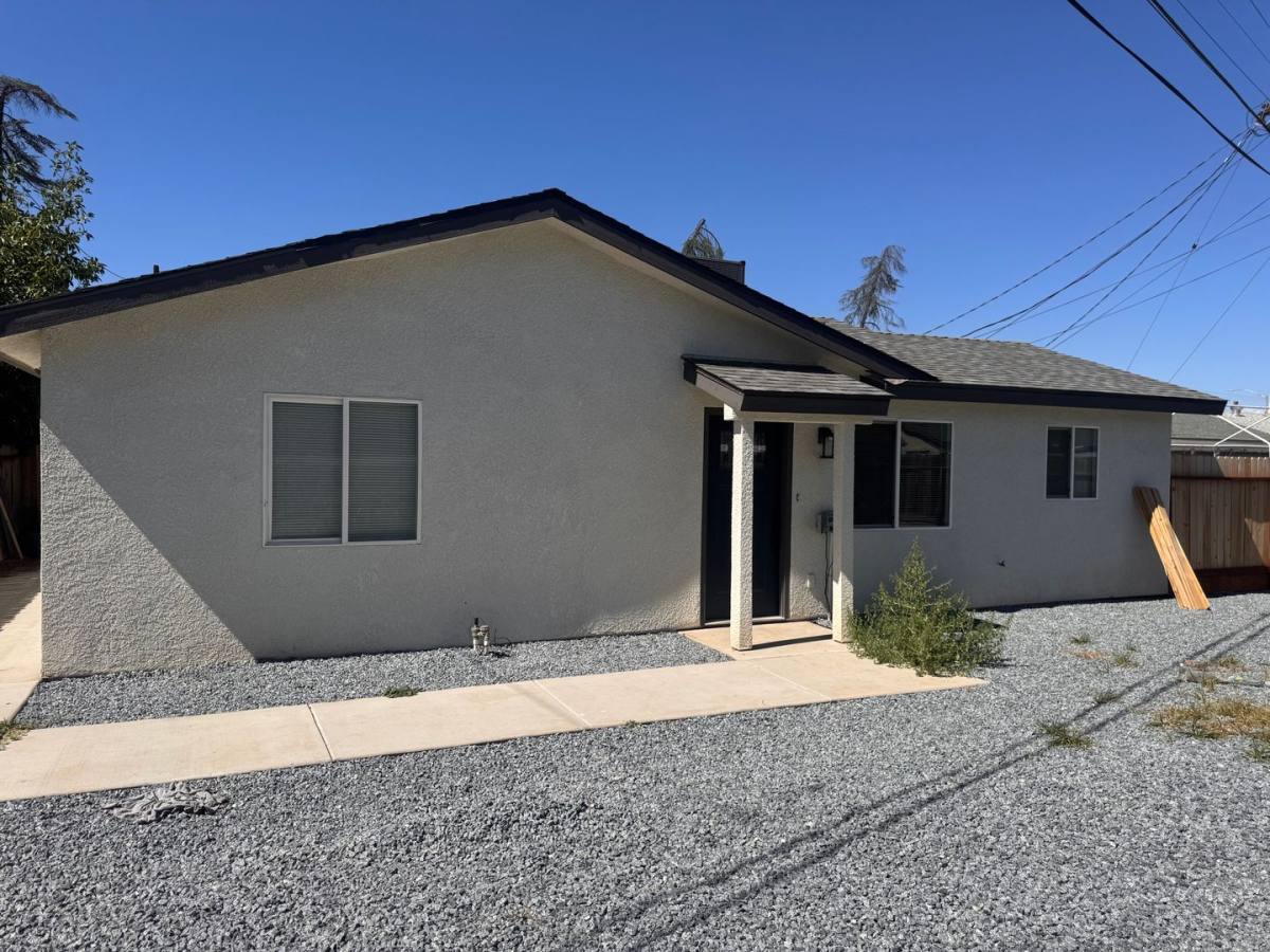 House for rent at 3874 E Ashlan Ave, Fresno, CA 93726
