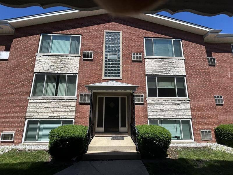 Apartment for rent at 6788 N Sauganash Ave #1A, Chicago, IL 60646