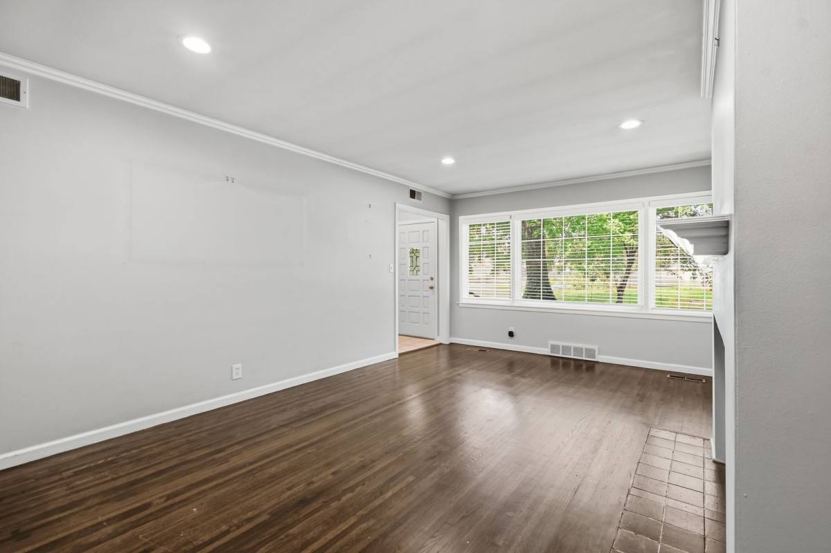 House for rent at 3325 S Yorktown Ave, Tulsa, OK 74105